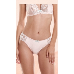 Brazilian εσώρουχο Miss Rosy Innocence με απαλή floral δαντέλα, σατέν λεπτομέρειες και ιδιαίτερο σχεδιασμό με spaghetti λάστιχα.