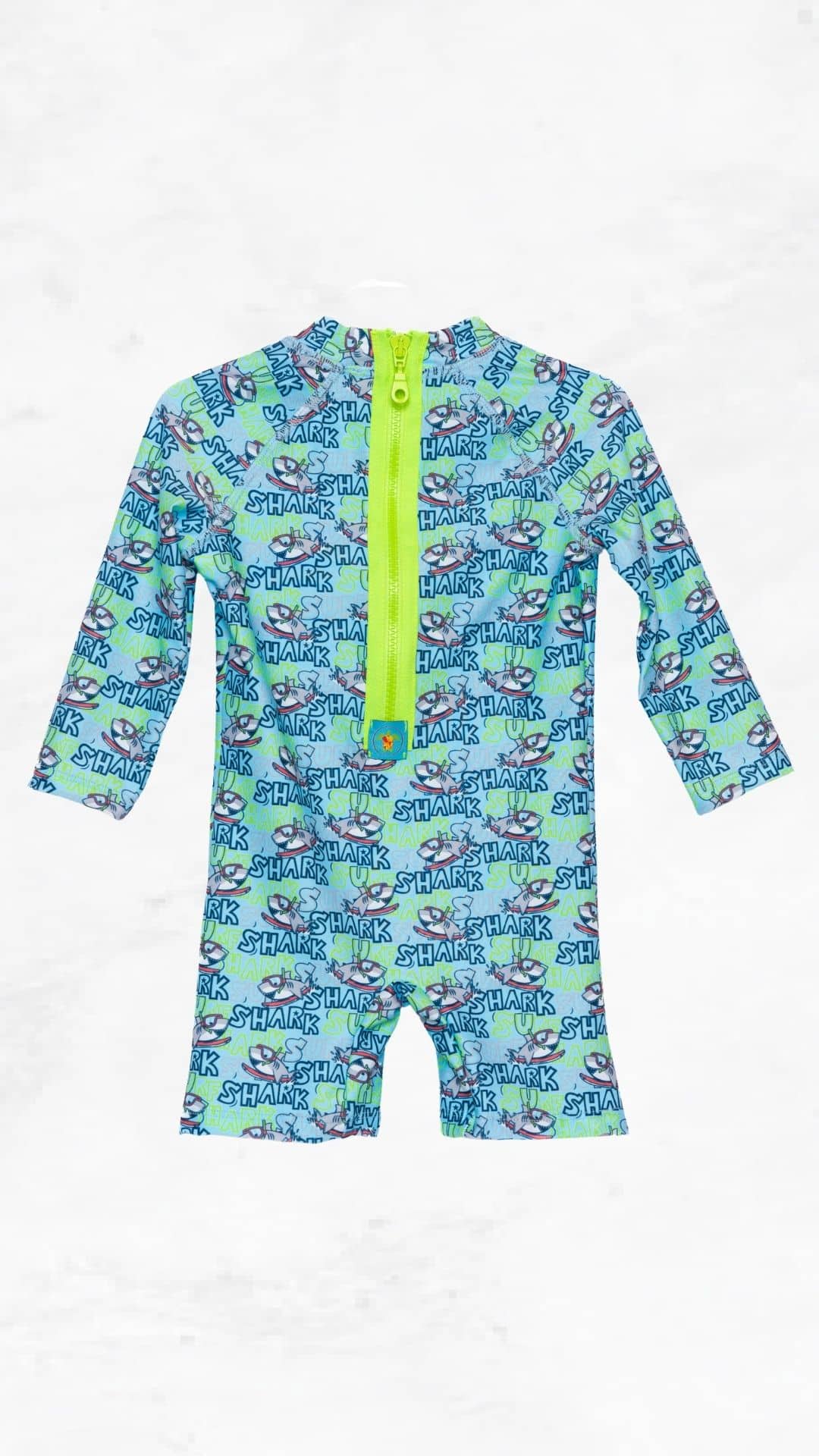Ολόσωμο παιδικό μαγιό σιέλ με καρχαρίες & UV Protection – Ιδανικό για ασφαλές καλοκαιρινό παιχνίδι.