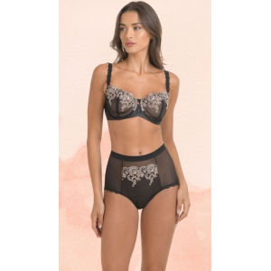 Σουτιέν Miss Rosy Minimizer σε μαύρο χρώμα, μπαλκονέ σχέδιο με μακραμέ λεπτομέρειες και μπανέλα για άψογη στήριξη.