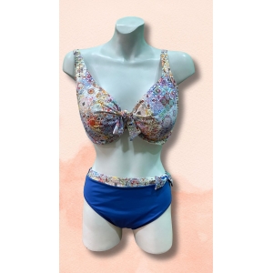 Γυναικείο μπικίνι Lucero με μπανέλα, φιόγκο, πολύχρωμο μοτίβο, ρυθμιζόμενες τιράντες και μπλε σλιπ.